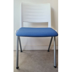 Chaise Smash, 4 pieds, asssise tapissée, dos en PP - Accrochable